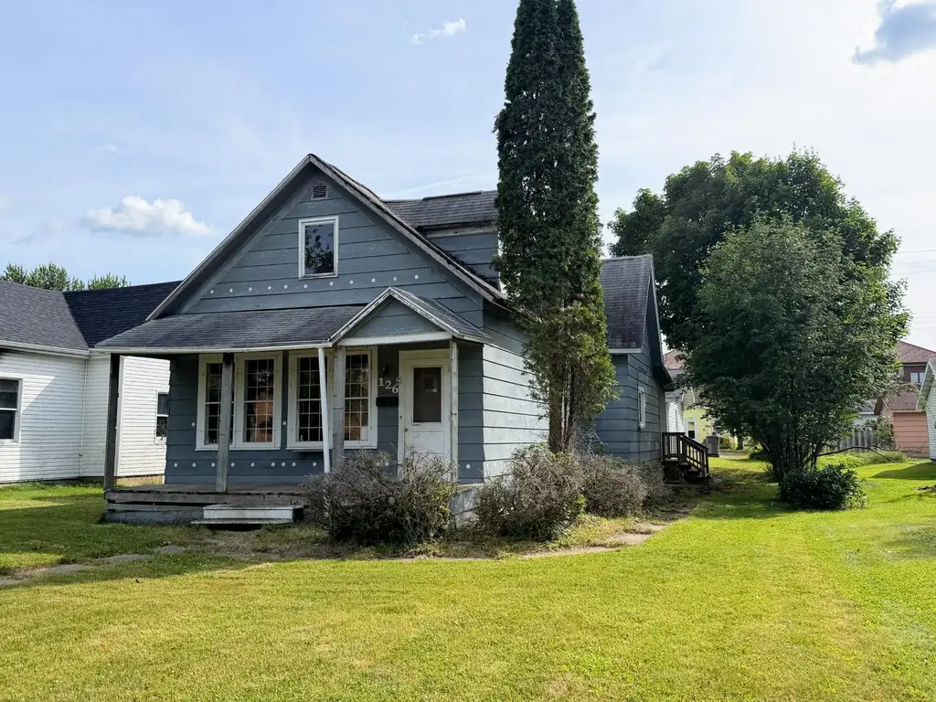 126 Argyle Ave S, Phillips