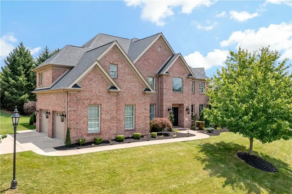 8000 Sherwood Drive , Collier