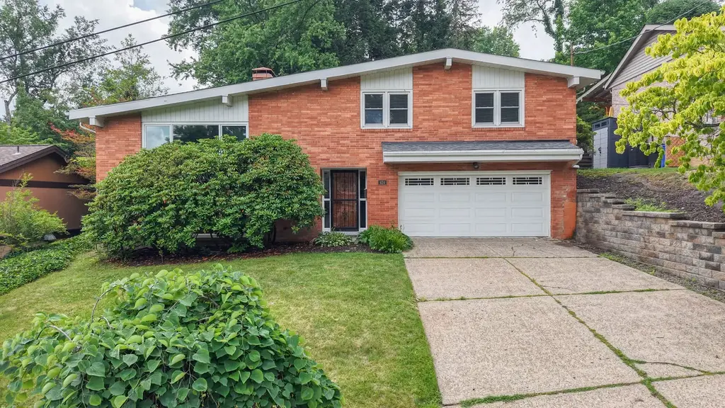 424 Glaids Drive, Mt Lebanon