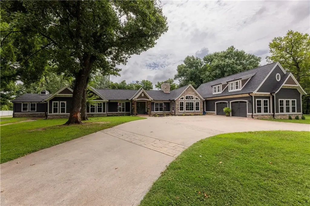 1101 N Dogwood Street, Siloam Springs