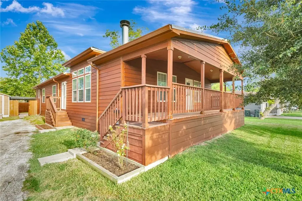 606 N Glendale Street, Hallettsville