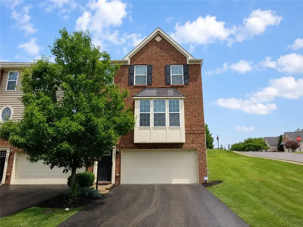 1000 Grey Fox Circle , Collier