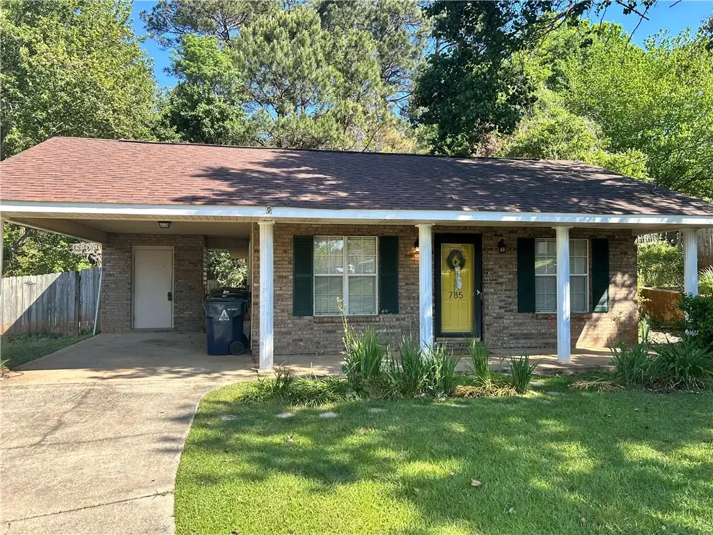 785 Iroquois Cir, Auburn