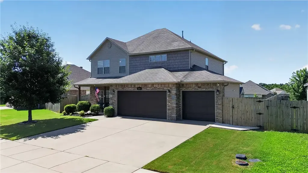 2704 Whispering Woods Court, Lowell