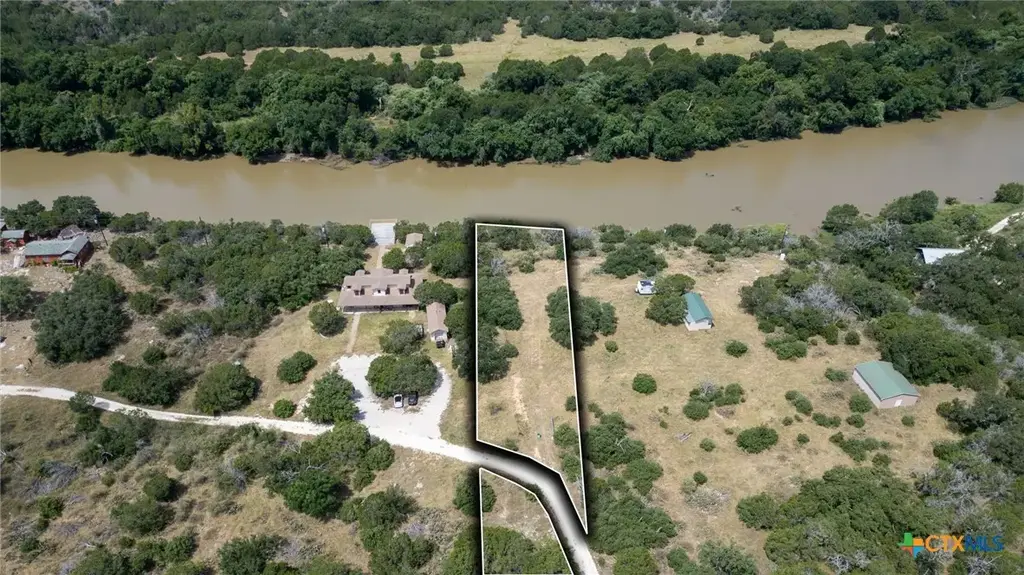 424 Cliff View Road, Lampasas