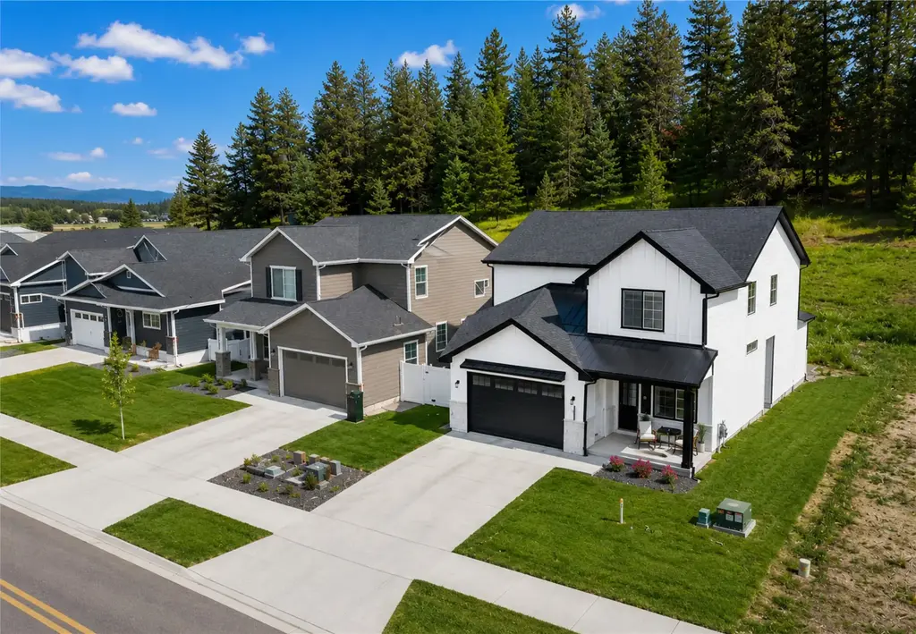 521 Eagle Valley Drive, Kalispell