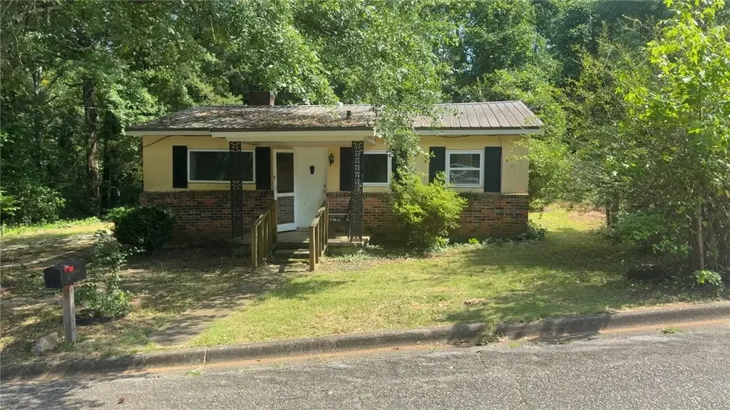 745 Carver Ave, Auburn