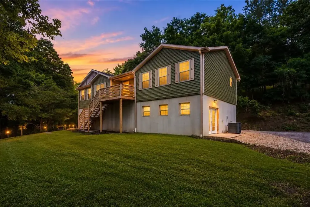 766 Old National Pike, Claysville