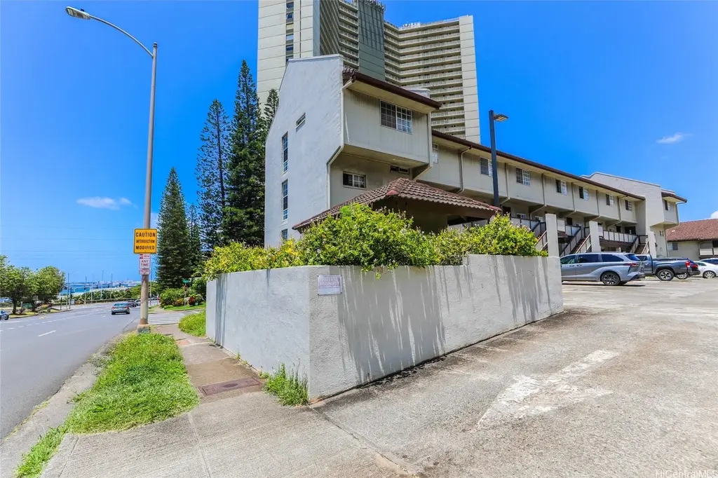 98-282 Kaonohi Street # 208, Aiea