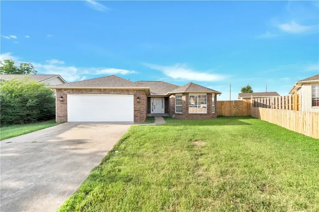 2303 W Willow Street, Rogers
