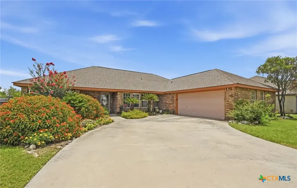 145 Castlewood Drive, Seguin