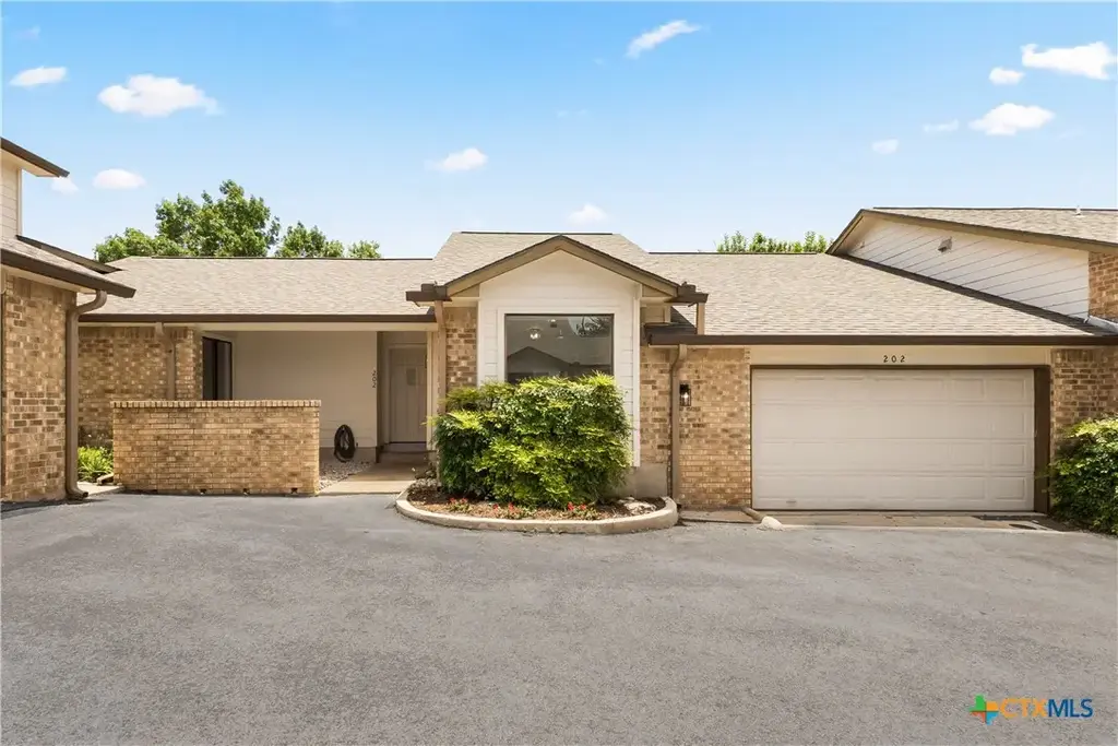 655 Loop 337 202, New Braunfels