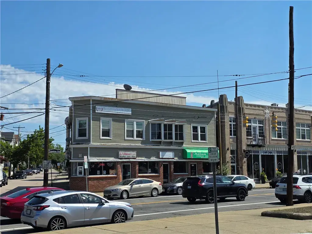 122 Taunton Ave, East Providence