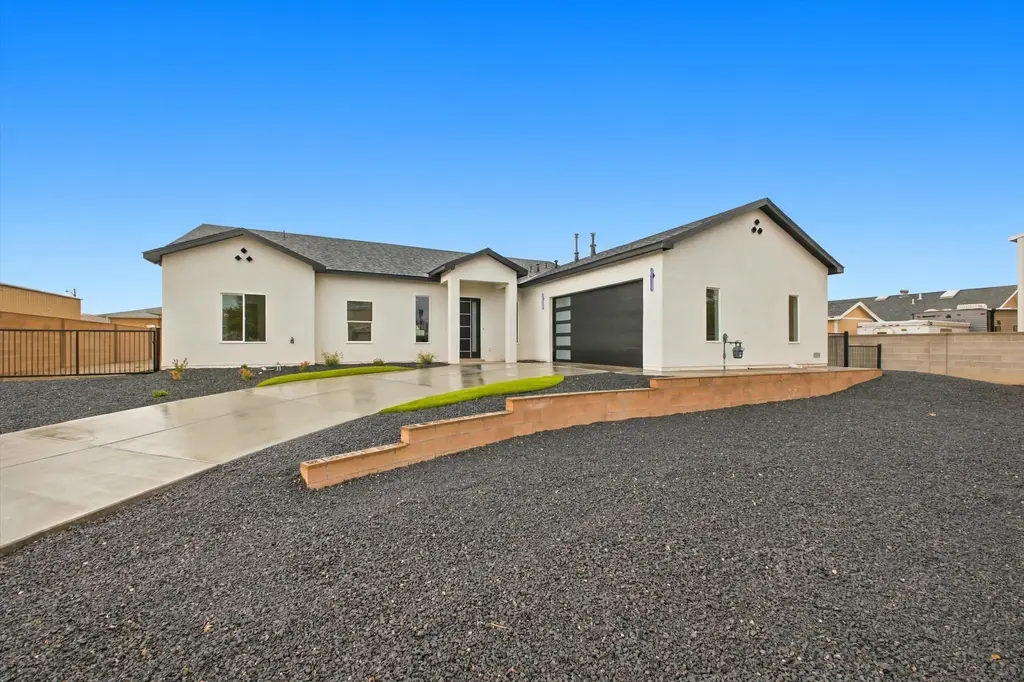 601 Acoma Drive, Belen