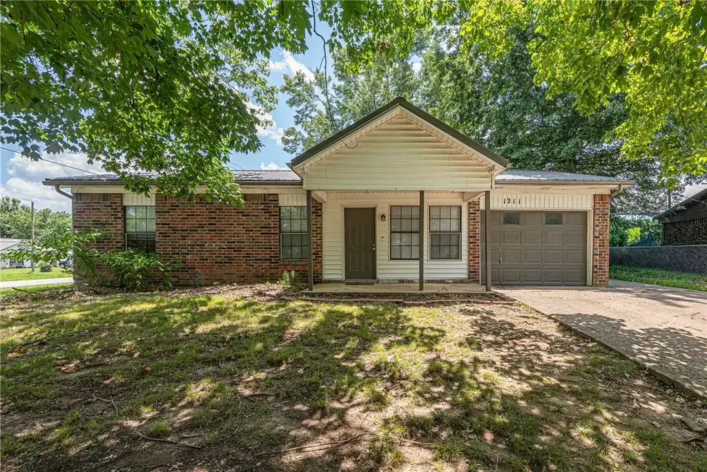 1211 Walnut Place, Elkins