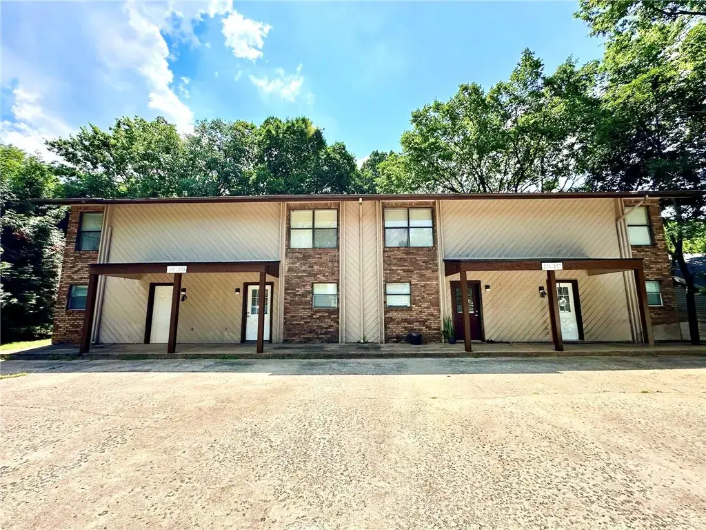 2101, 2103, 2105, 2107 N East Oaks Drive, Fayetteville