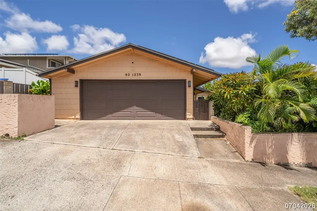 92-1239 Hookeha Street, Kapolei