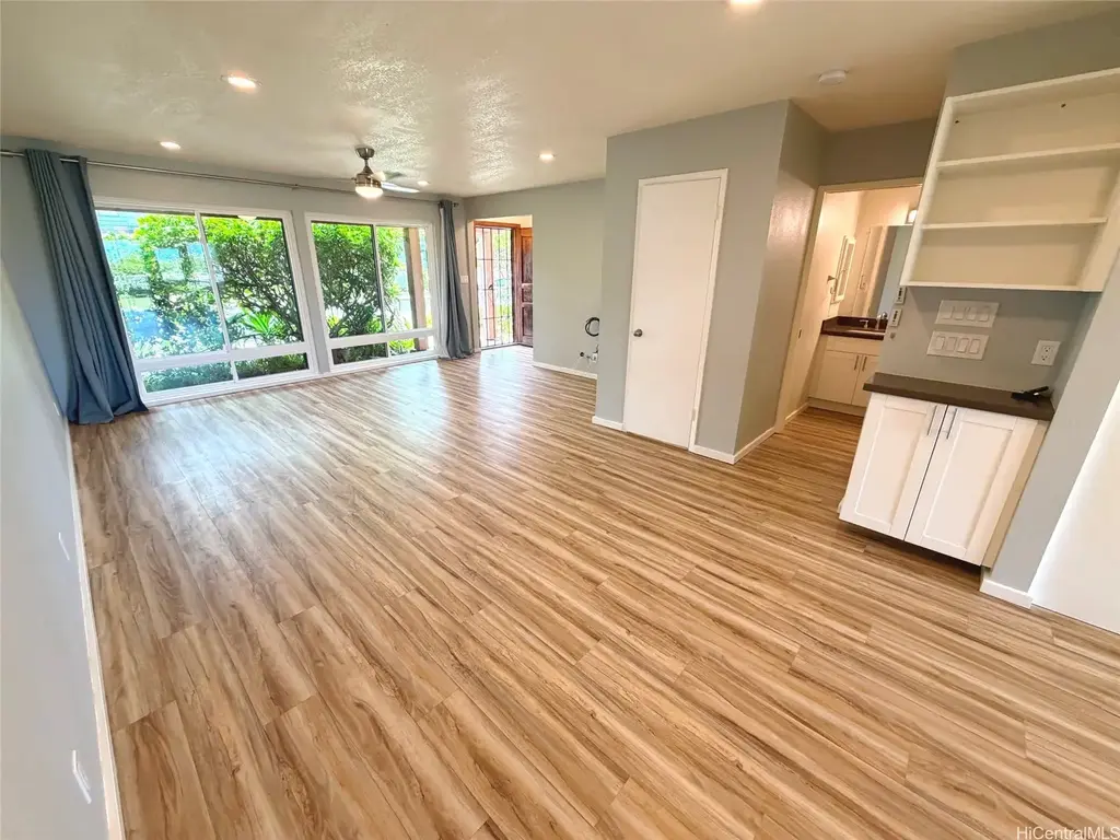 98-1692 Kaahumanu Street # 1c, Pearl City