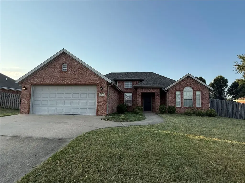201 Coopers Farm Road, Centerton