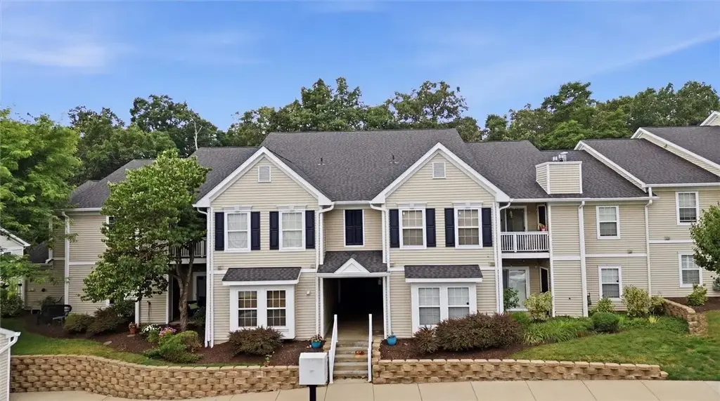 2202 Lenox Oval, Ross