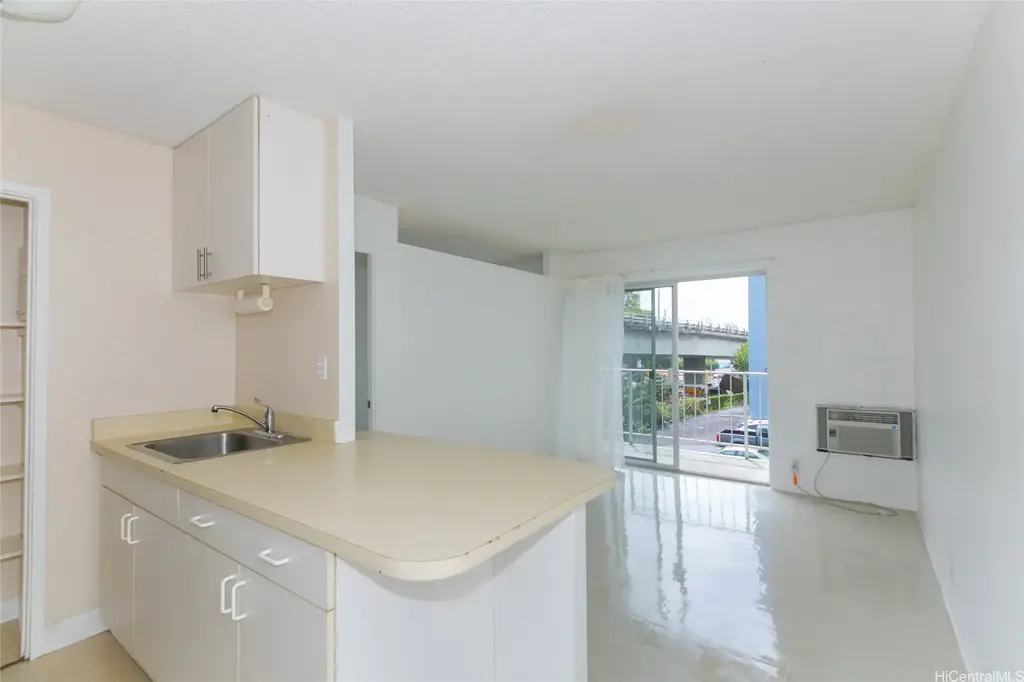 (unit #203) 2873 S King Street, Honolulu