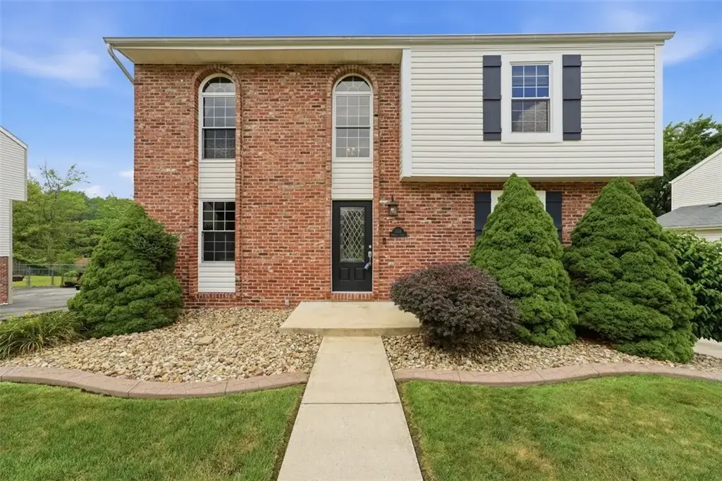 328 Whitney Chase Lane, North Huntingdon