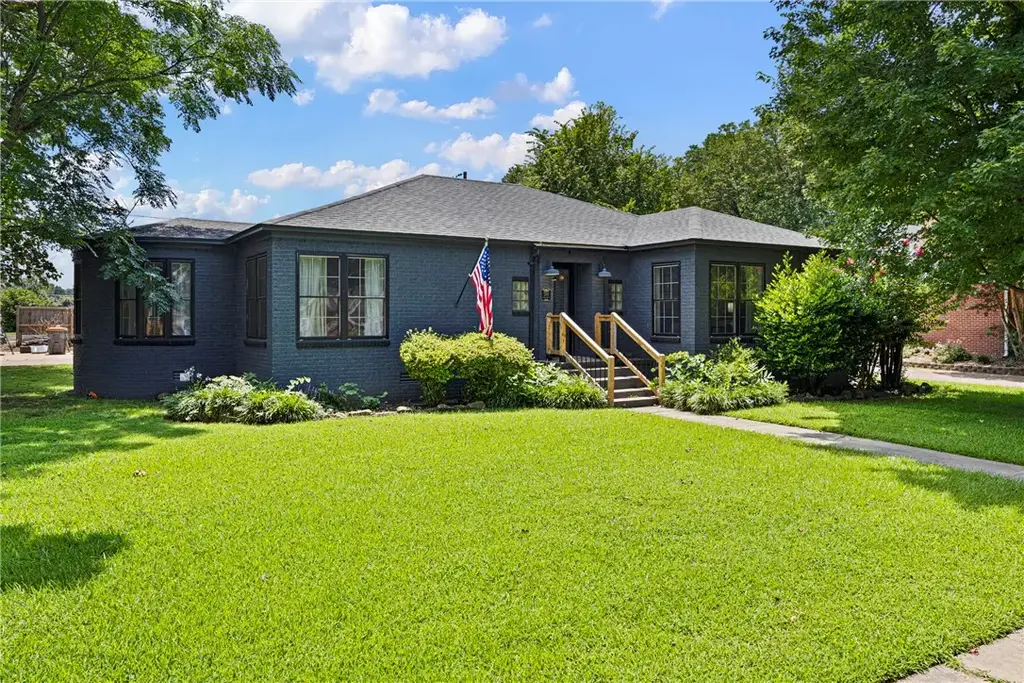 201 W 8th Street, Russellville