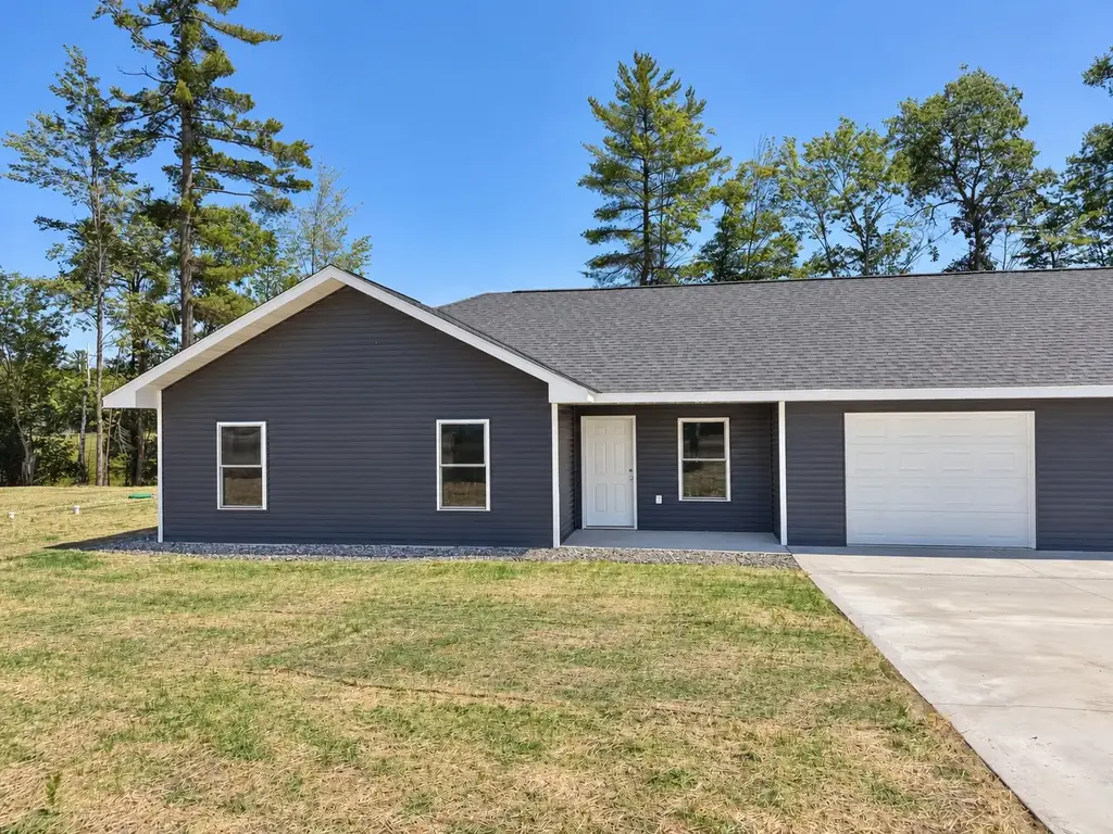 1576 Farming Rd N, Arbor Vitae
