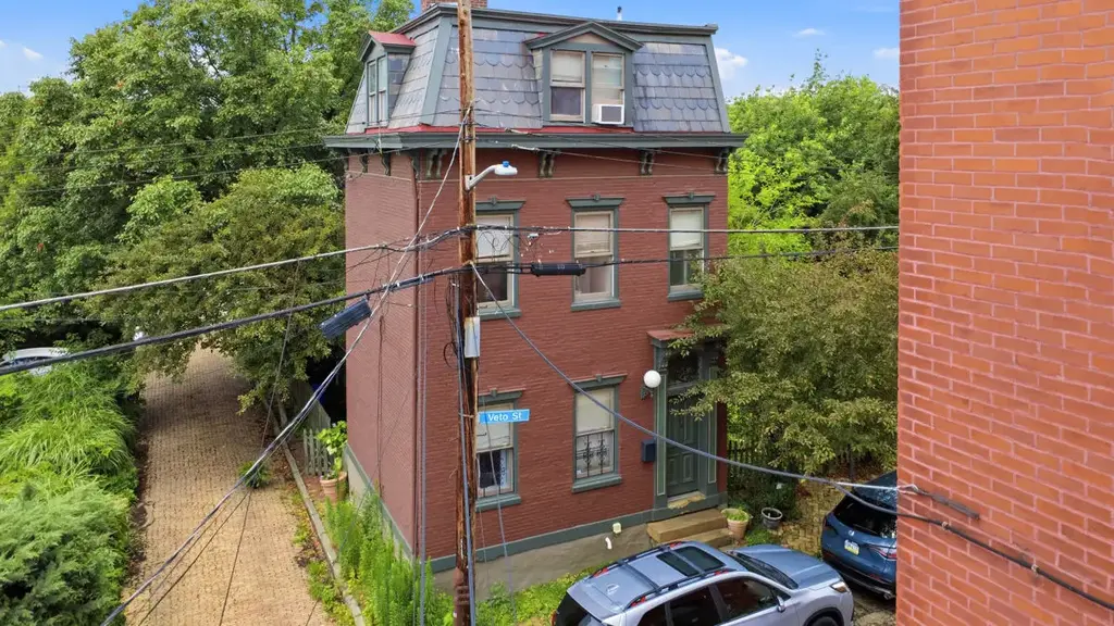 1301 Veto Street, Central North Side