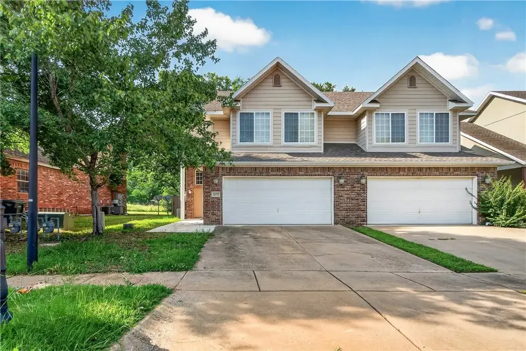 2572 E Turtle Creek Drive, Fayetteville