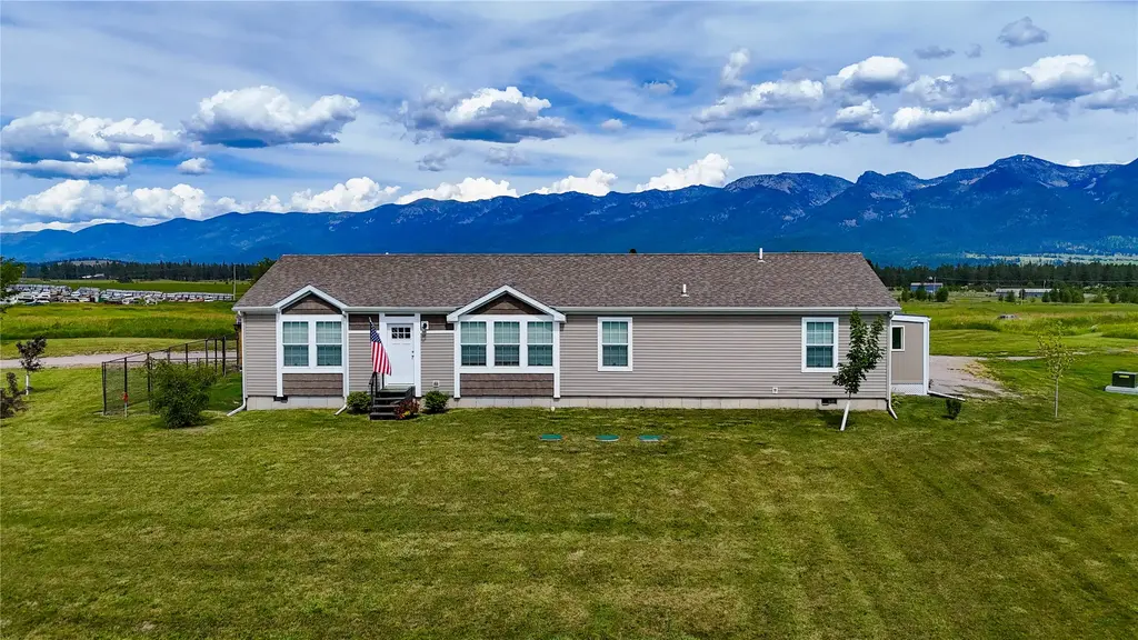 41235 Sunny Lane, Ronan