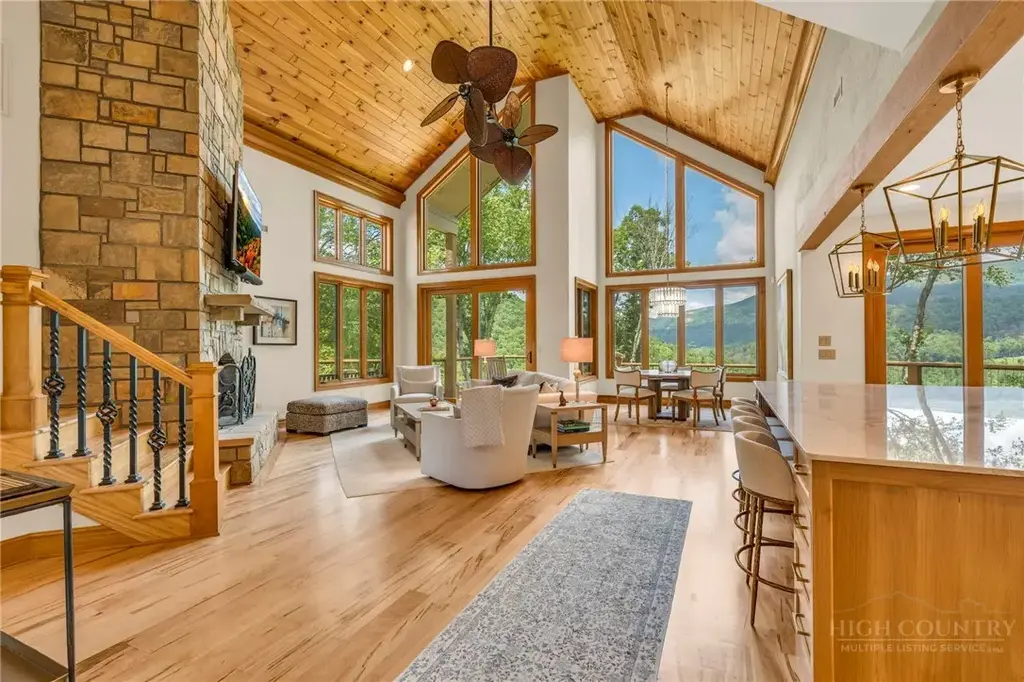 35 Crestview Lane, Banner Elk
