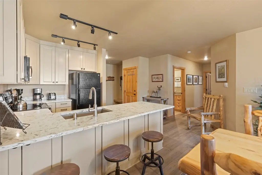 100 Dercum Square 8399, Keystone