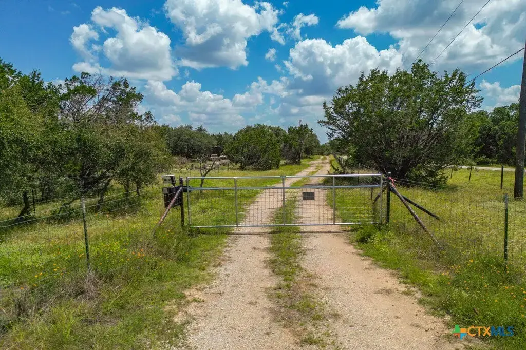 2090 Wegner Road, New Braunfels