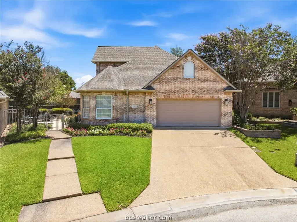 907 Grand Oaks Circle, College Station