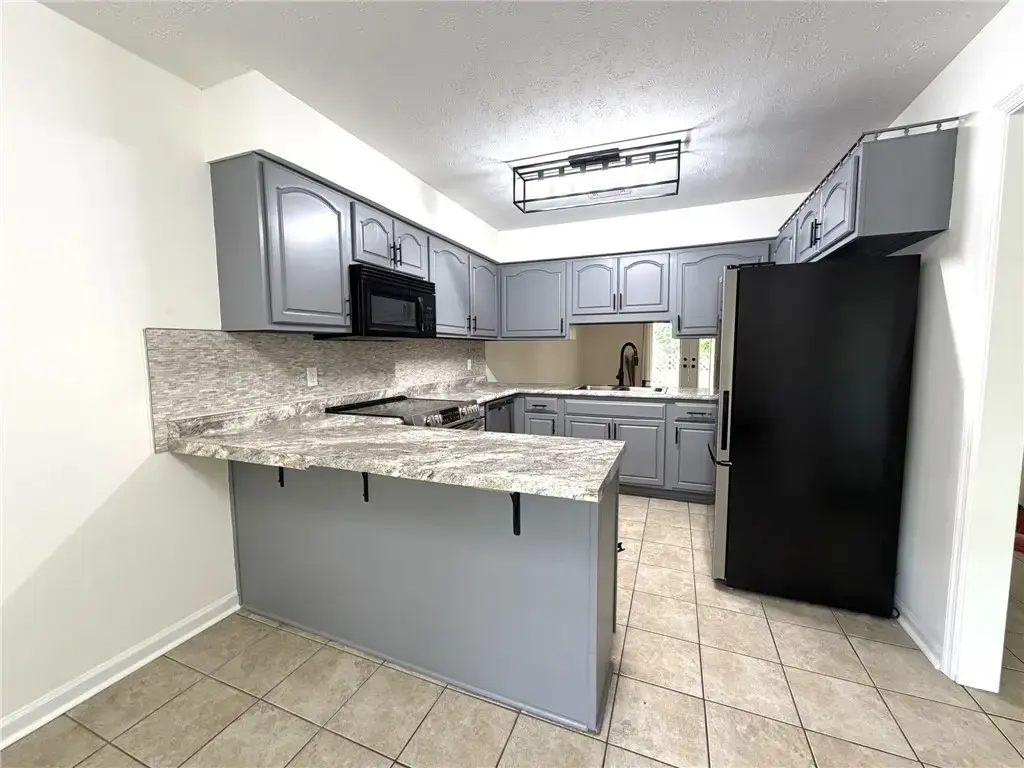 1398 Kurt Cir, Auburn