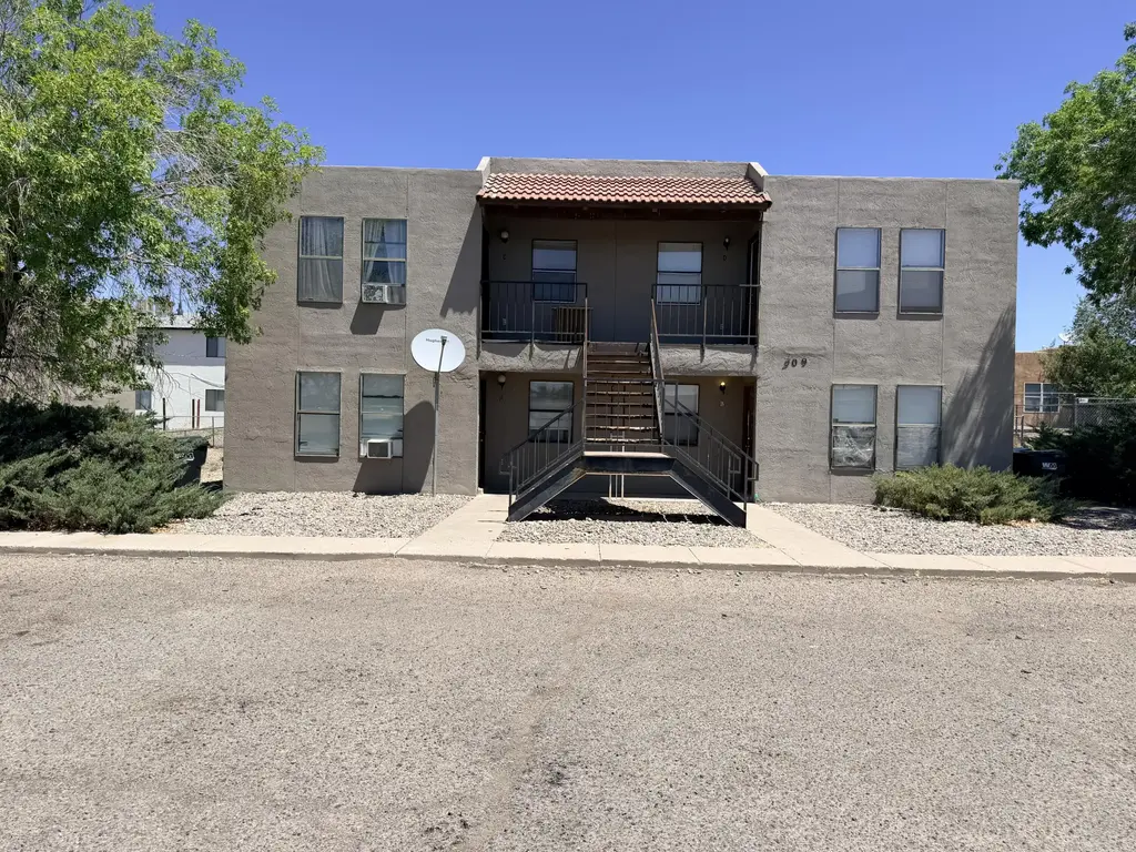 309-313 Geraldine Loop Se, Rio Rancho