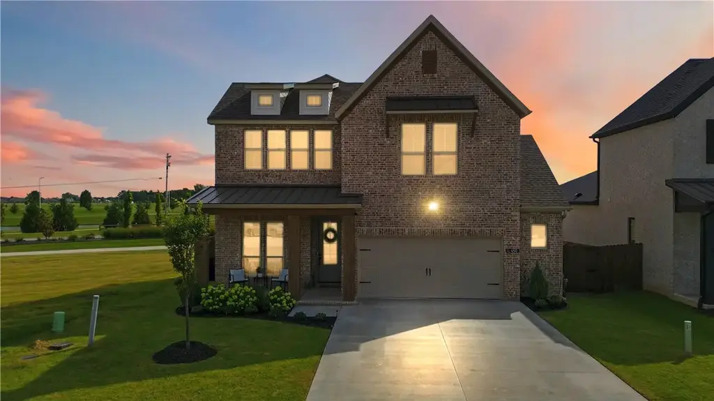450 Fox Trail, Elm Springs