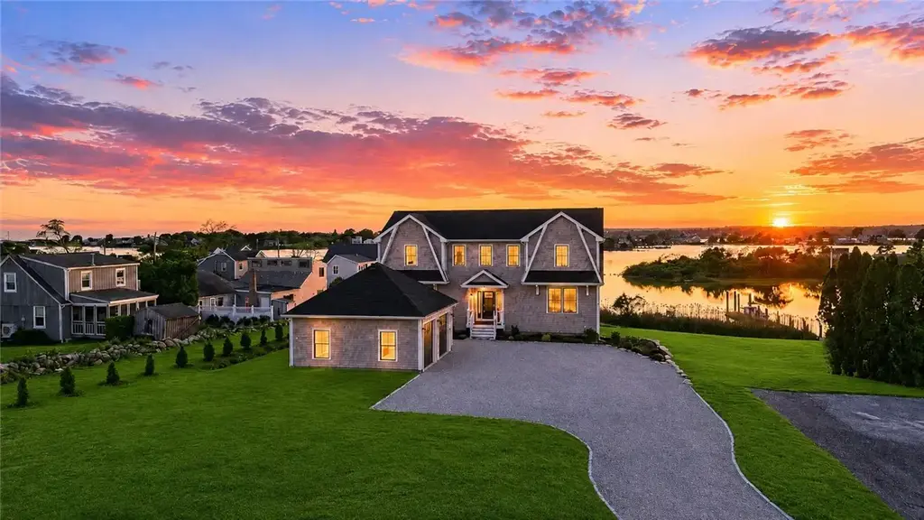 84 Carver Ln, Narragansett