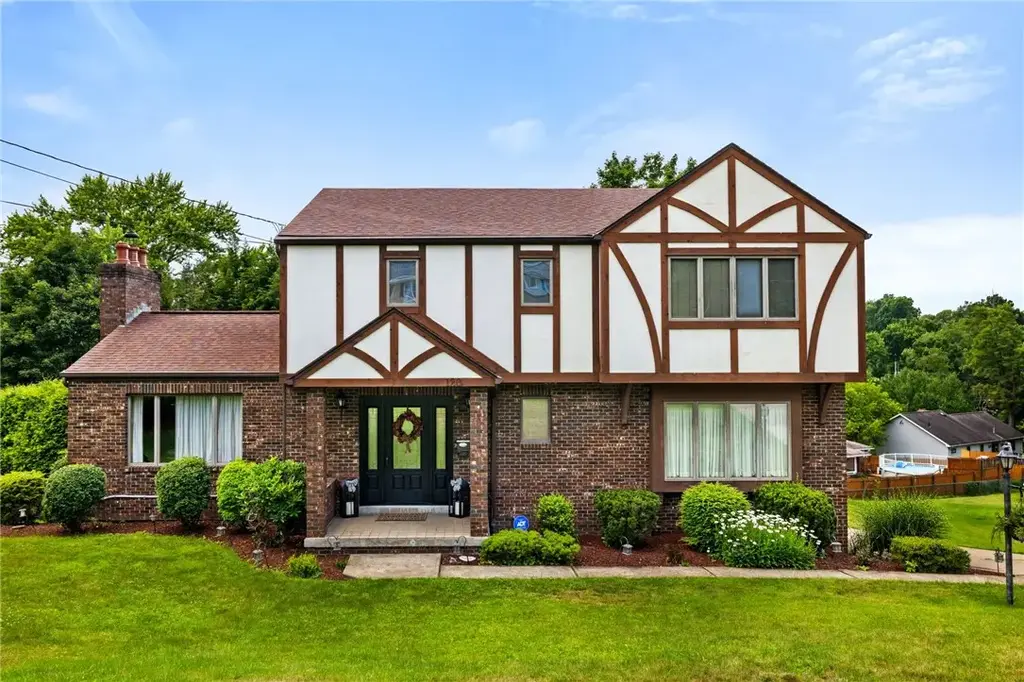 120 Larchfield Drive, Elizabeth Twp/Boro