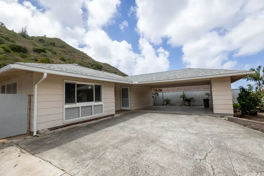 673 Hahaione Street, Honolulu