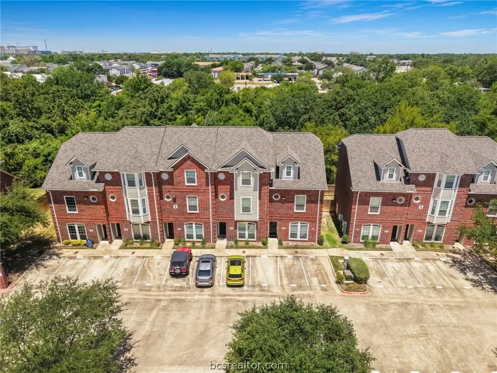 305 Holleman E 805, College Station