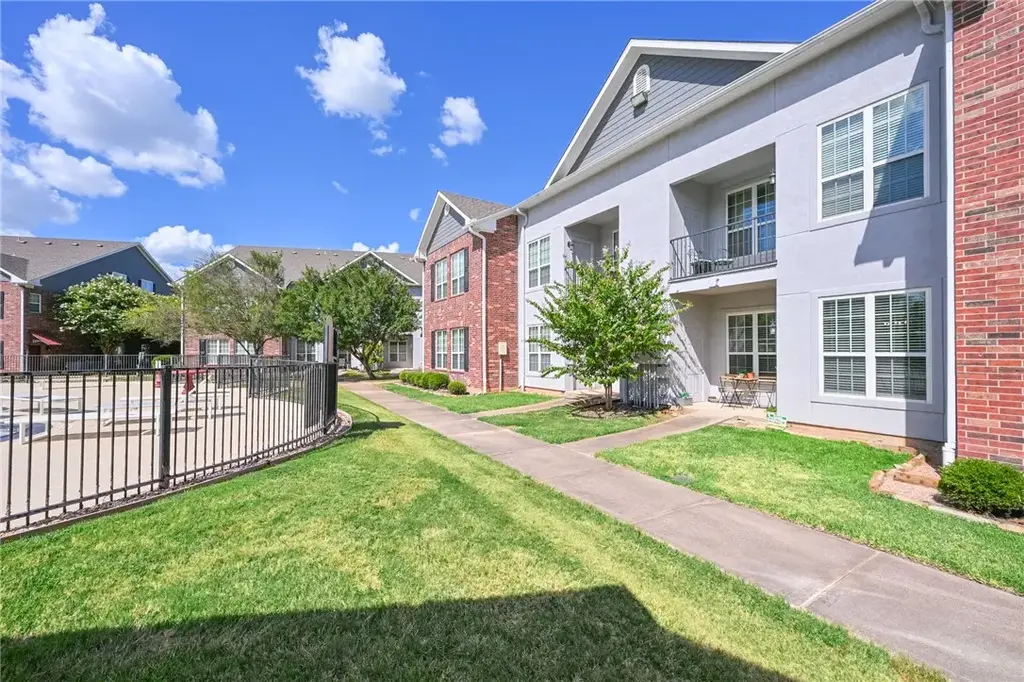 801 Luther W 407, College Station