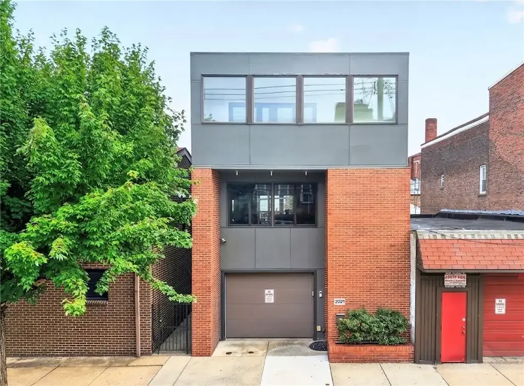 2021 Sarah Street , South Side