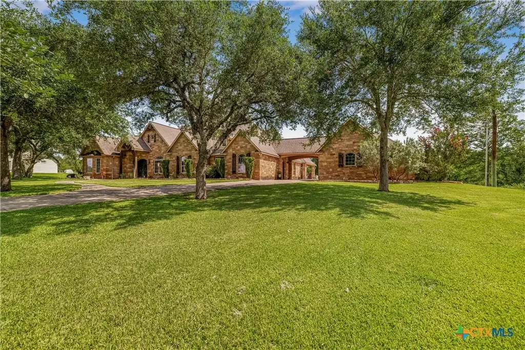 178 Juniper Trail, Yoakum