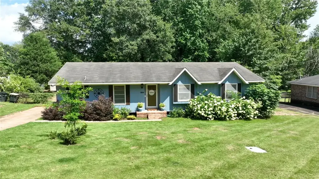 2004 Baton Ct, Opelika