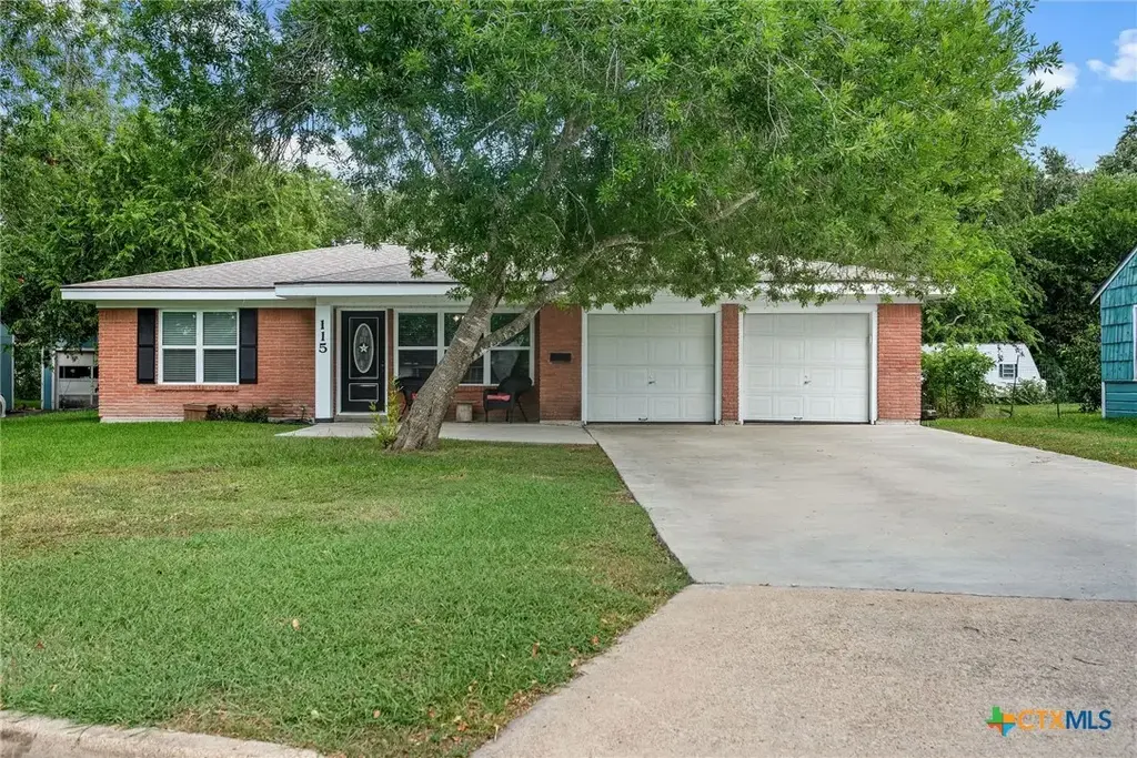 115 Burnet Street, Port Lavaca