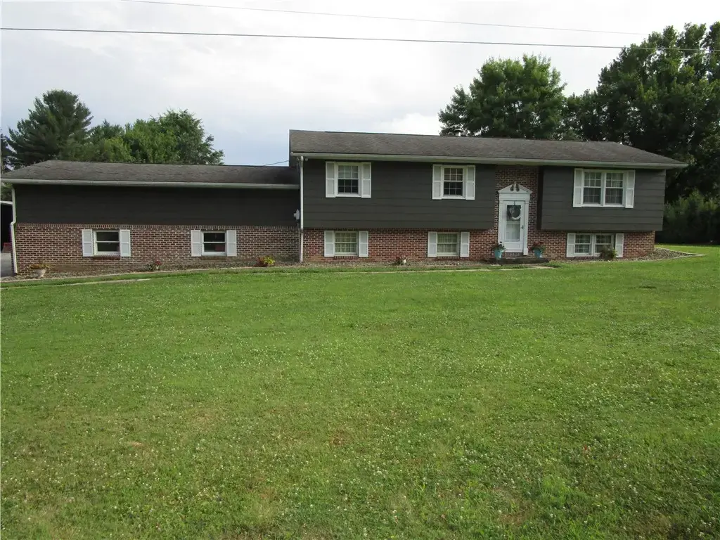 2872 Gull Lane , South Pymatuning