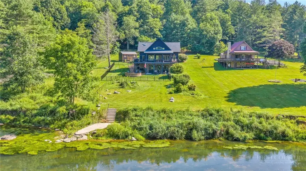 309 Flint River Drive, Laurel Springs