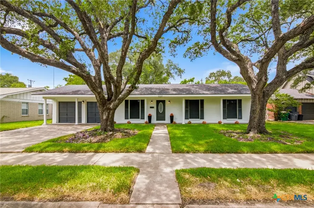 2308 E Loma Vista Avenue, Victoria